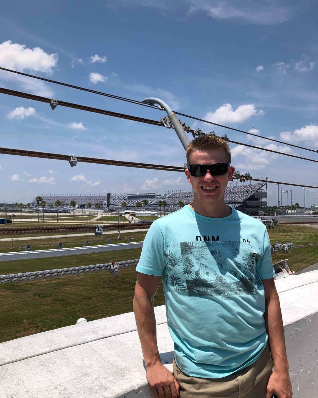Mathieu Ostiguyのインスタグラム：「Drivers, start your engines! • • #florida #daytonabeach #daytona500 #daytonainternationalspeedway #nascar #littleboydream #cars #flashmcqueen」