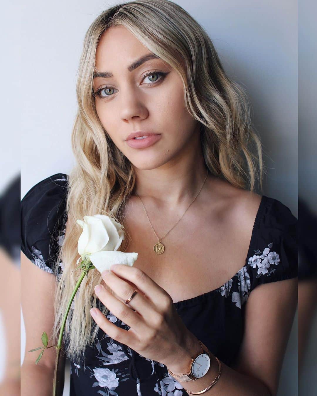 Camden Scottのインスタグラム：「She loves me, she loves me not. 🌹 @danielwellington just launched their Classic Ring collection, use code CAMMIE15 for 15% off your order on the #danielwellington website and in DW stores #ad #DWcompletethelook」