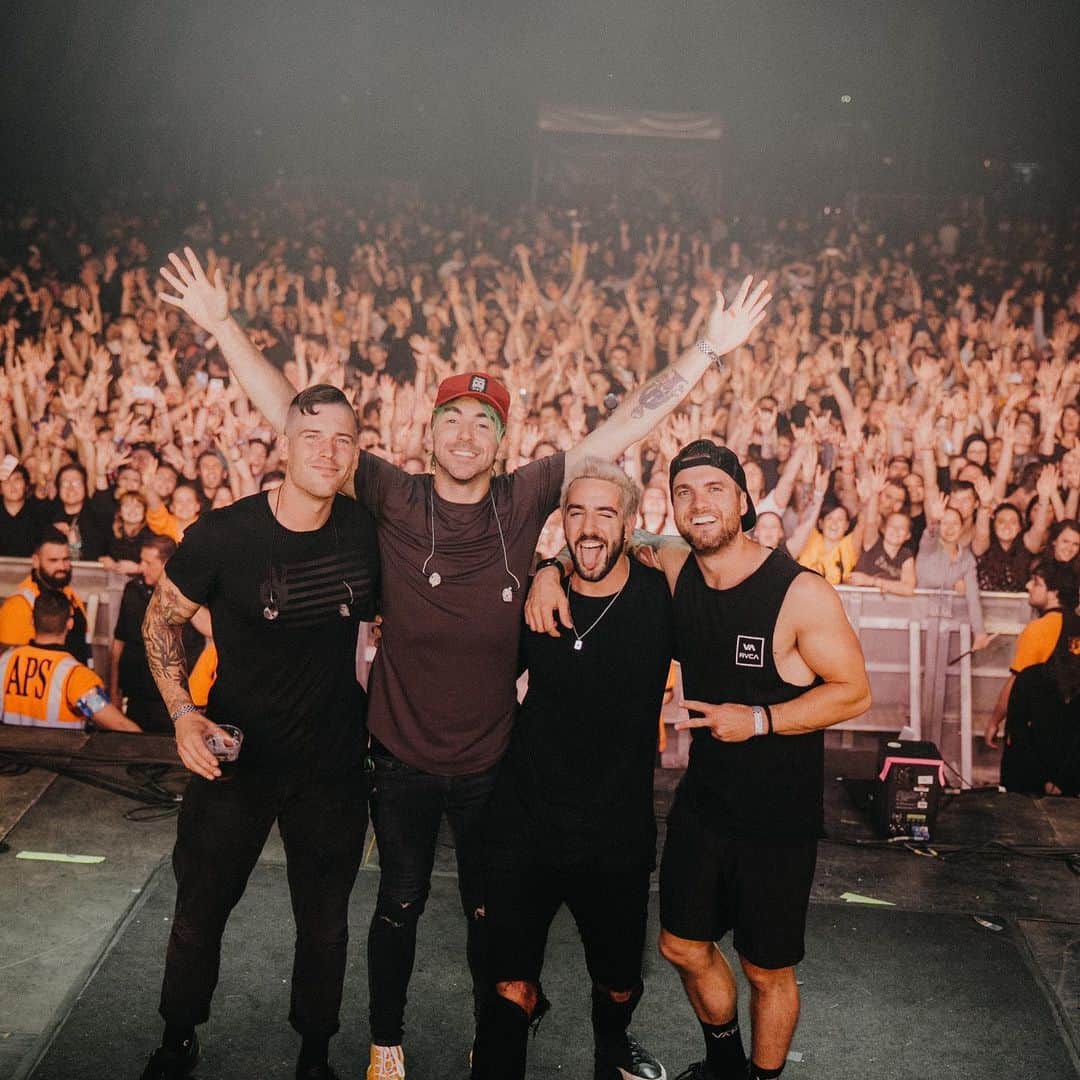 のインスタグラム：「Still on cloud 9 from this past weekend @slamdunkmusic so blessed and happy to be doing this since high school with these guys. Thank you to everyone who makes this happen still to this day. We love you❤️」