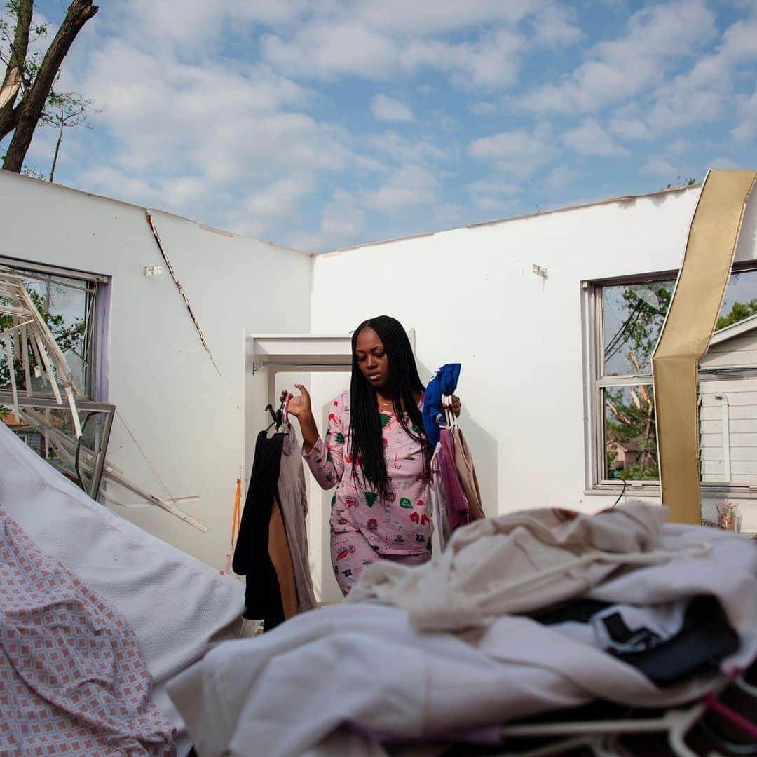 CNNさんのインスタグラム写真 - (CNNInstagram)「People in western Ohio are cleaning up after severe storms and tornadoes left swaths of devastation. At least three tornadoes are believed to have caused damage Monday night, including one in the city of Celina, where one man was killed and seven others were injured, Mayor Jeff Hazel said. One resident of Brookville, which is northwest of Dayton, described the scene: "We went out in the streets and children were screaming and crying. Devastation everywhere." (📸: Jake Carpenter, Doral Chenoweth III/The Columbus Dispatch Gia AP, Seth Herald/AFP/Getty Images, John Minchillo/AP, Matthew Hatcher/Getty Images)」5月29日 5時20分 - cnn