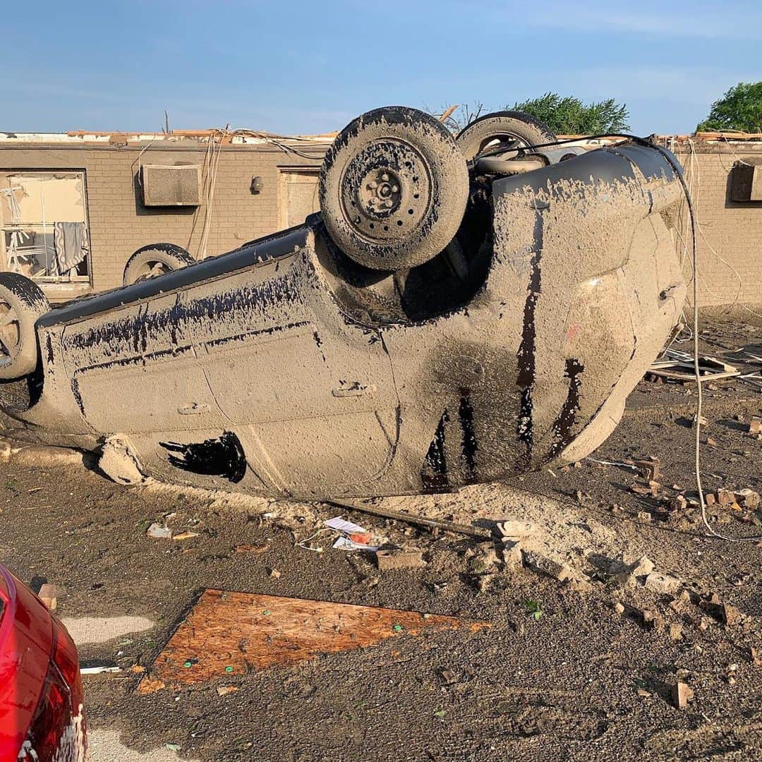 CNNさんのインスタグラム写真 - (CNNInstagram)「People in western Ohio are cleaning up after severe storms and tornadoes left swaths of devastation. At least three tornadoes are believed to have caused damage Monday night, including one in the city of Celina, where one man was killed and seven others were injured, Mayor Jeff Hazel said. One resident of Brookville, which is northwest of Dayton, described the scene: "We went out in the streets and children were screaming and crying. Devastation everywhere." (📸: Jake Carpenter, Doral Chenoweth III/The Columbus Dispatch Gia AP, Seth Herald/AFP/Getty Images, John Minchillo/AP, Matthew Hatcher/Getty Images)」5月29日 5時20分 - cnn