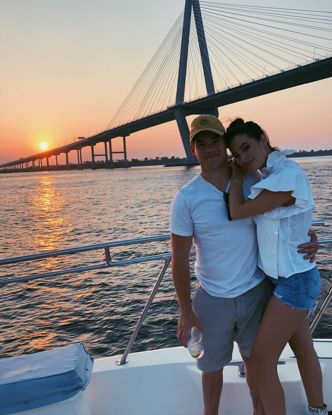 クロエ・ブリッジスのインスタグラム：「We ate buffalo wings right before we took these photos and you can’t tell but he’s definitely pictured here in the process of getting buffalo finger prints on the back of my shirt.  Also, I love him big time.」