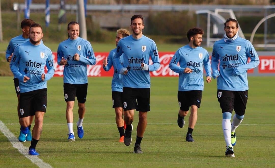 のインスタグラム：「Preparándonos para lo que se viene!! 🔝🇺🇾 #elequipoquenosune  Inizia la preparazione per la #CopaAmerica 🔝🇺🇾 #elequipoquenosune」