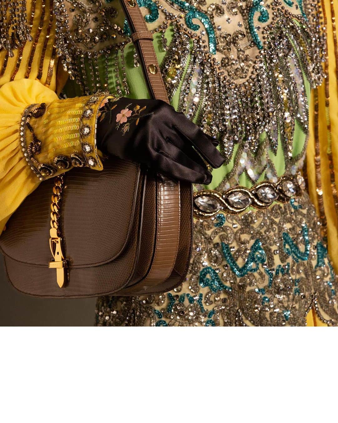 グッチさんのインスタグラム写真 - (グッチInstagram)「Preparing for the #GucciCruise20 fashion show by @alessandro_michele, with a #GucciSylvie shoulder bag with chain strap and buckle closure, and an ornately embroidered silk dress. @museiincomuneroma #AlessandroMichele #MuseiCapitolini」5月29日 5時54分 - gucci