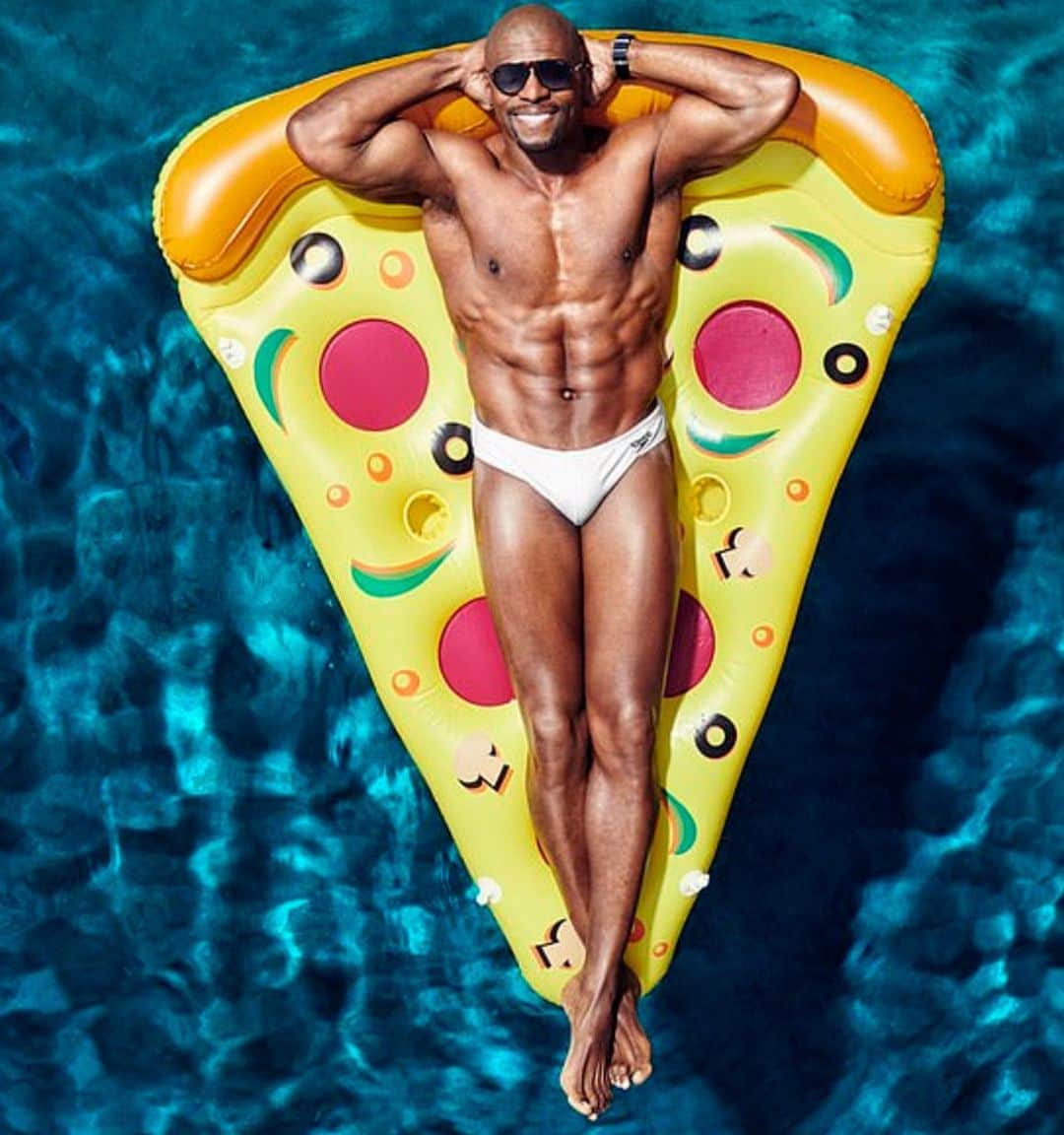 テリー・クルーズさんのインスタグラム写真 - (テリー・クルーズInstagram)「YOU WANT A PIZZA ME?! 🍕 IS THIS PIC EXTRA CHEESY?! #YogurtPizza  #AGTPremiere #AmericasGotTERRY TONIGHT! @agt」5月29日 6時01分 - terrycrews