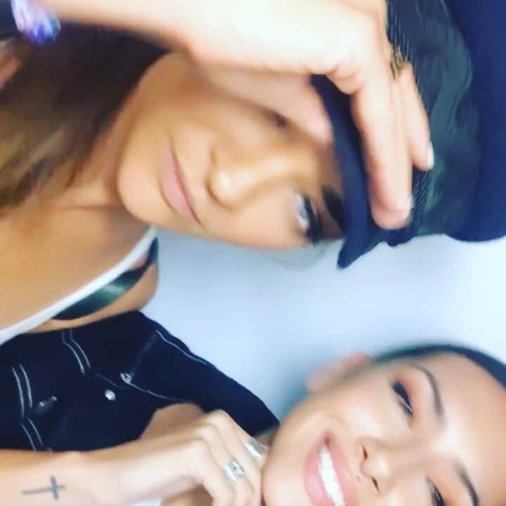 ジェシカ・ゾアのインスタグラム：「Tbt & kisses to you💋Happy Tuesday!!! 💋」