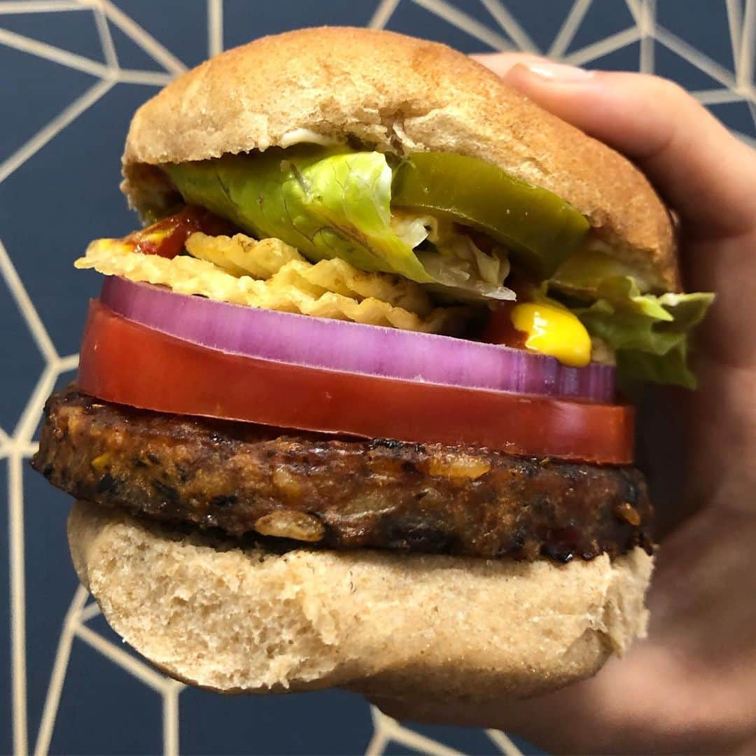 Whole Foods Marketさんのインスタグラム写真 - (Whole Foods MarketInstagram)「Happy National Burger Day! 🍔 Check out our Story to see how we’re celebrating at Whole Foods HQ in #ATX.」5月29日 6時04分 - wholefoods