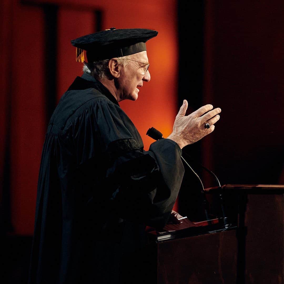 デビッドヤーマンのインスタグラム：「Speaking his mind. Last week, #DavidYurman gave the commencement speech @fitnyc. One of the highlights of the morning was that the students weren’t the only ones to graduate that day. “We’re all graduating today! Most of you took four years. I took 50.” #FITCommencement」
