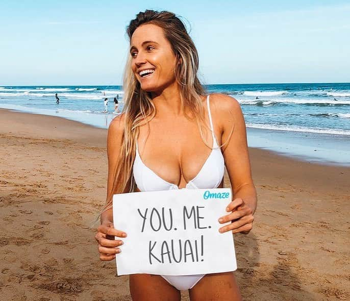 アラナ・ブランチャードさんのインスタグラム写真 - (アラナ・ブランチャードInstagram)「Come surfing with me in Kauai and support a great cause at the same time! Flights, hotel and even a helicopter tour are on me! Click my bio link or go to http://omaze.com/alana to enter for your chance. #onlyatomaze @omazeworld」5月29日 6時18分 - alanarblanchard