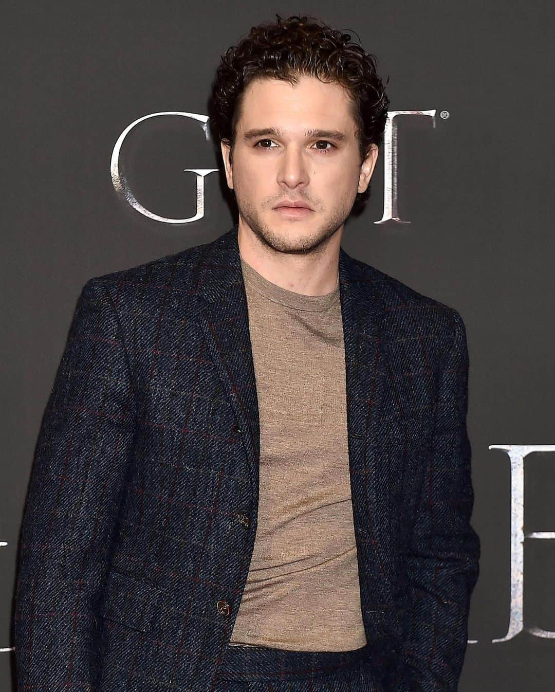 Just Jaredさんのインスタグラム写真 - (Just JaredInstagram)「Kit Harington has reportedly checked into rehab for stress and alcohol use leading up to the finale of #GameOfThrones. Go to JustJared.com for the full story.  #KitHarington Photo: Getty」5月29日 6時28分 - justjared