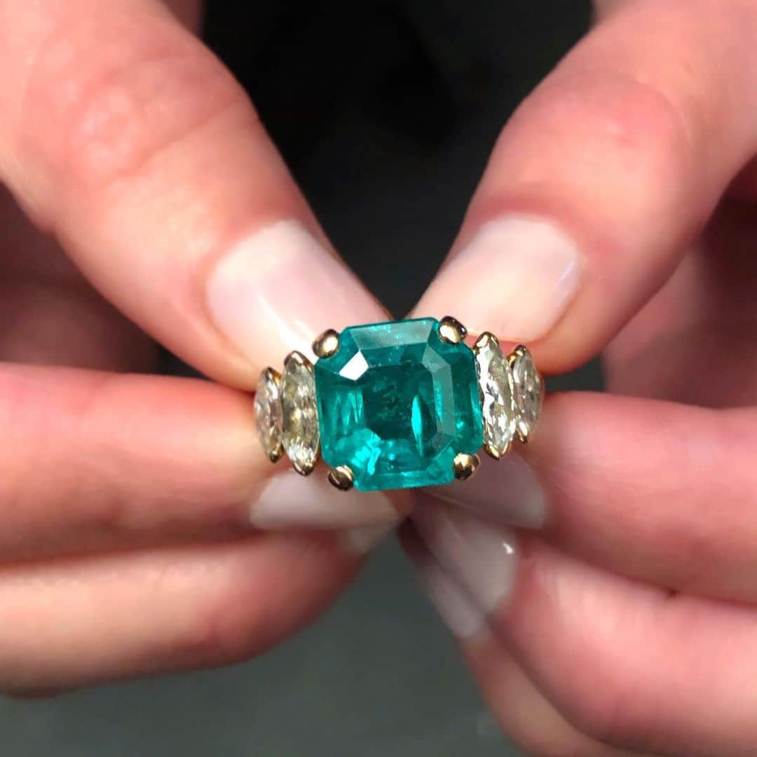 サザビーズさんのインスタグラム写真 - (サザビーズInstagram)「This precious 5.65 carat square emerald-cut #emerald #ring is just one of the highlights from our Important Jewels sale on 6 June in #NYC. Visit our 1334 York Avenue galleries starting this Friday to try on over 200 fabulous pieces! @sothebysjewels #SothebysJewels」5月29日 6時49分 - sothebys
