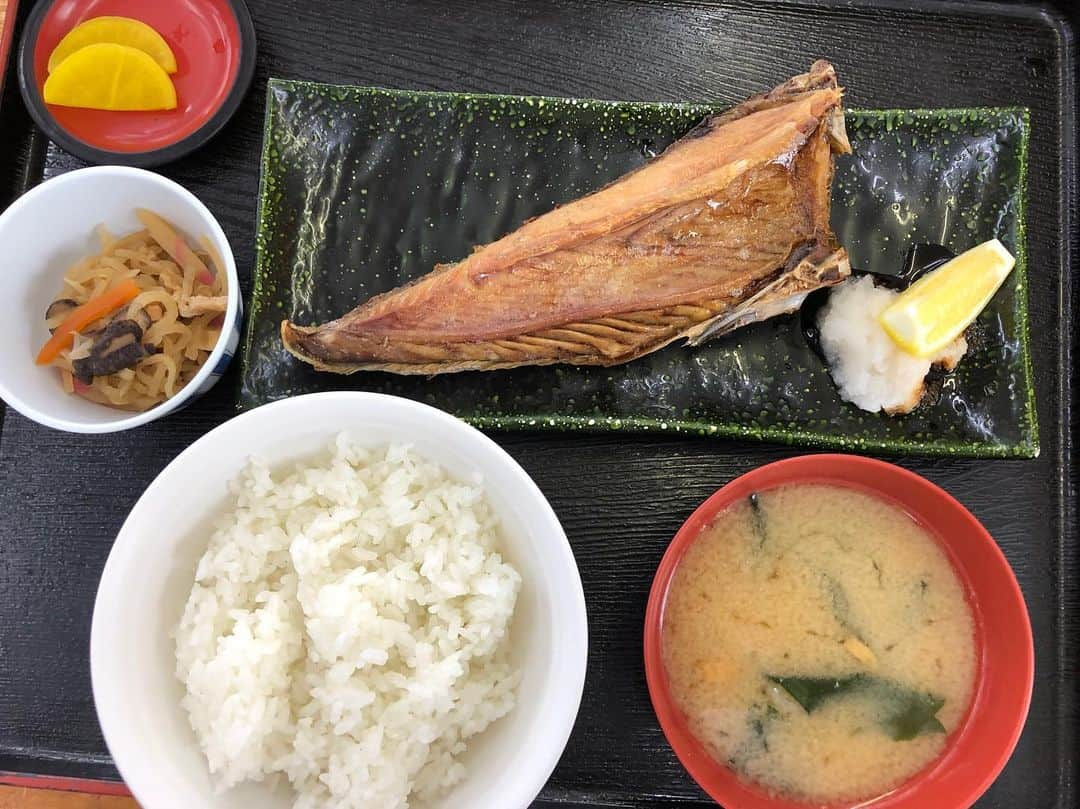 井林辰憲さんのインスタグラム写真 - (井林辰憲Instagram)「. 上京前に#小川魚河岸食堂 にて  お昼を頂きます。  #はらも焼き 定食をチョイス  焼き魚最高！  ご飯、食べ過ぎました。  #井林ふらり」5月29日 12時22分 - ibayashi.tatsunori