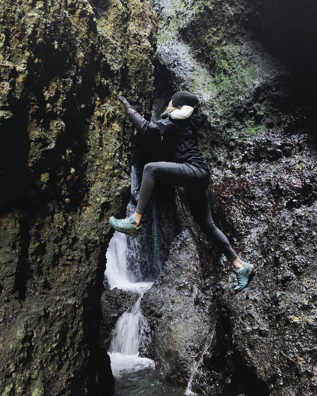 ブリアンヌ・タイゼン＝イートンのインスタグラム：「Rauðfeldsgjá Gorge, you beast! Videos of trying to climb up this canyon in my travel highlights #iceland #travel #campeasyiceland」