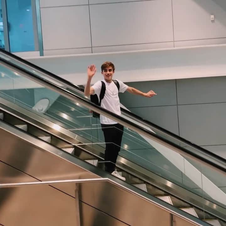 ジョニー・オーランドのインスタグラム：「off to europe」