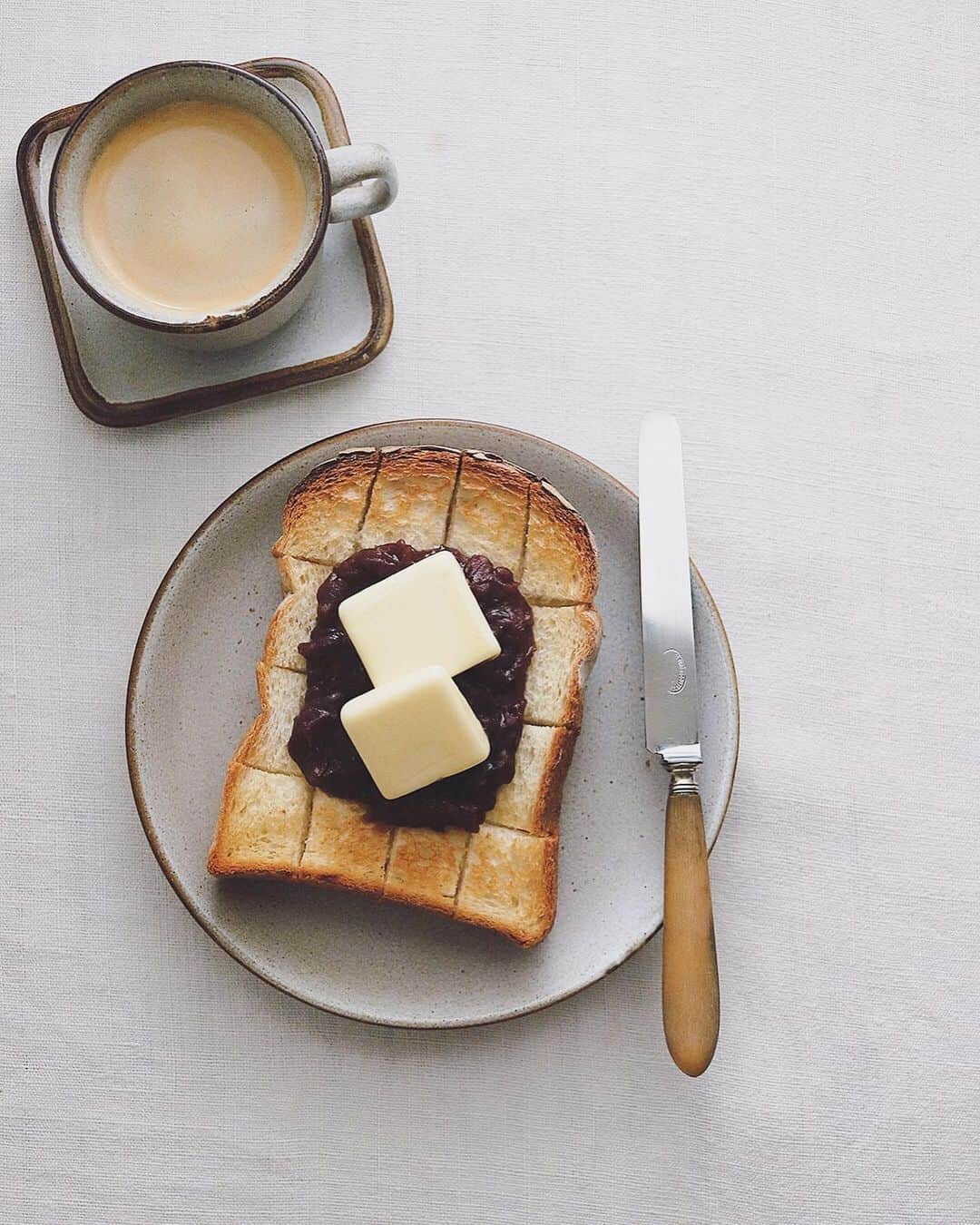 樋口正樹さんのインスタグラム写真 - (樋口正樹Instagram)「adzuki butter toast . 今朝はあんバター。 おいしいコーヒーと。 あんことバターは ベタベタ伸ばします。 . . #あんバター #あんバタートースト #パンとコーヒー #あんこ #ベタベタ #タカキベーカリー #石窯パン #山型トースト #朝ごパン #パンスタグラム #adzuki #toast #toastsforall」5月29日 7時28分 - higuccini
