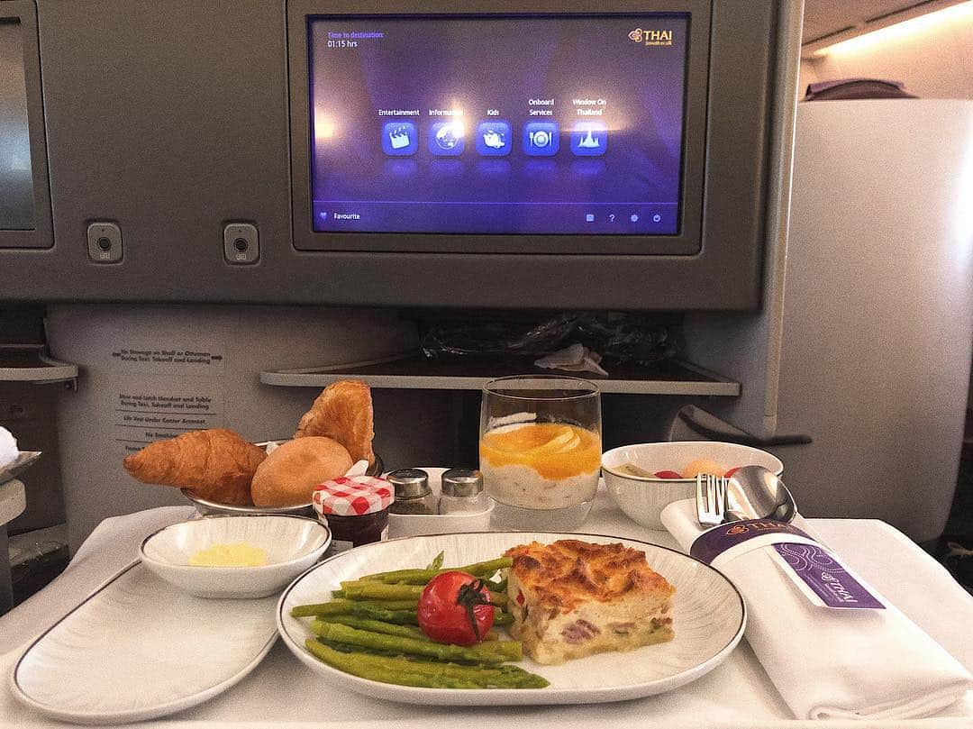 イユエリンさんのインスタグラム写真 - (イユエリンInstagram)「아름답게 마무리했쒀~👐🏻 #타이항공 #thaiairwayskorea @thaiairways」5月29日 7時53分 - leehyemin0503