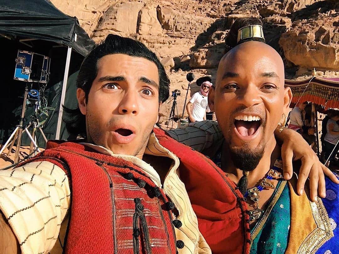 People Magazineさんのインスタグラム写真 - (People MagazineInstagram)「Have you seen Aladdin yet? One group of fans got the surprise of a lifetime, by the Genie himself, when Will Smith showed up at a screening of the film over the weekend! |#Regram @willsmith」5月29日 8時01分 - people