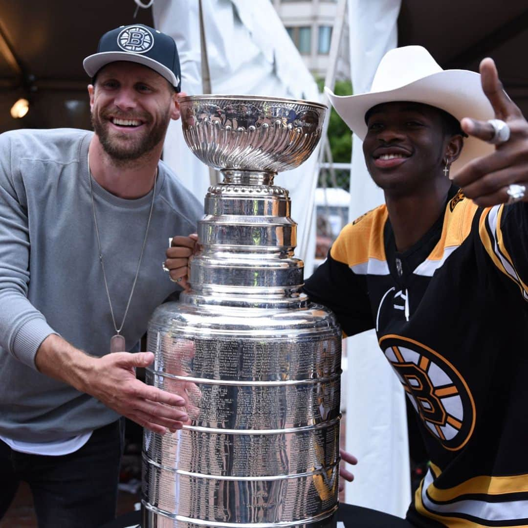 チェイス・ライスさんのインスタグラム写真 - (チェイス・ライスInstagram)「“Eyes On You” meets “Old Town Road” for the Stanley Cup Finals. What a wild ass time! Thanks @nhl for having us! Pics:@codycannon @gettyimages」5月29日 7時55分 - chaserice