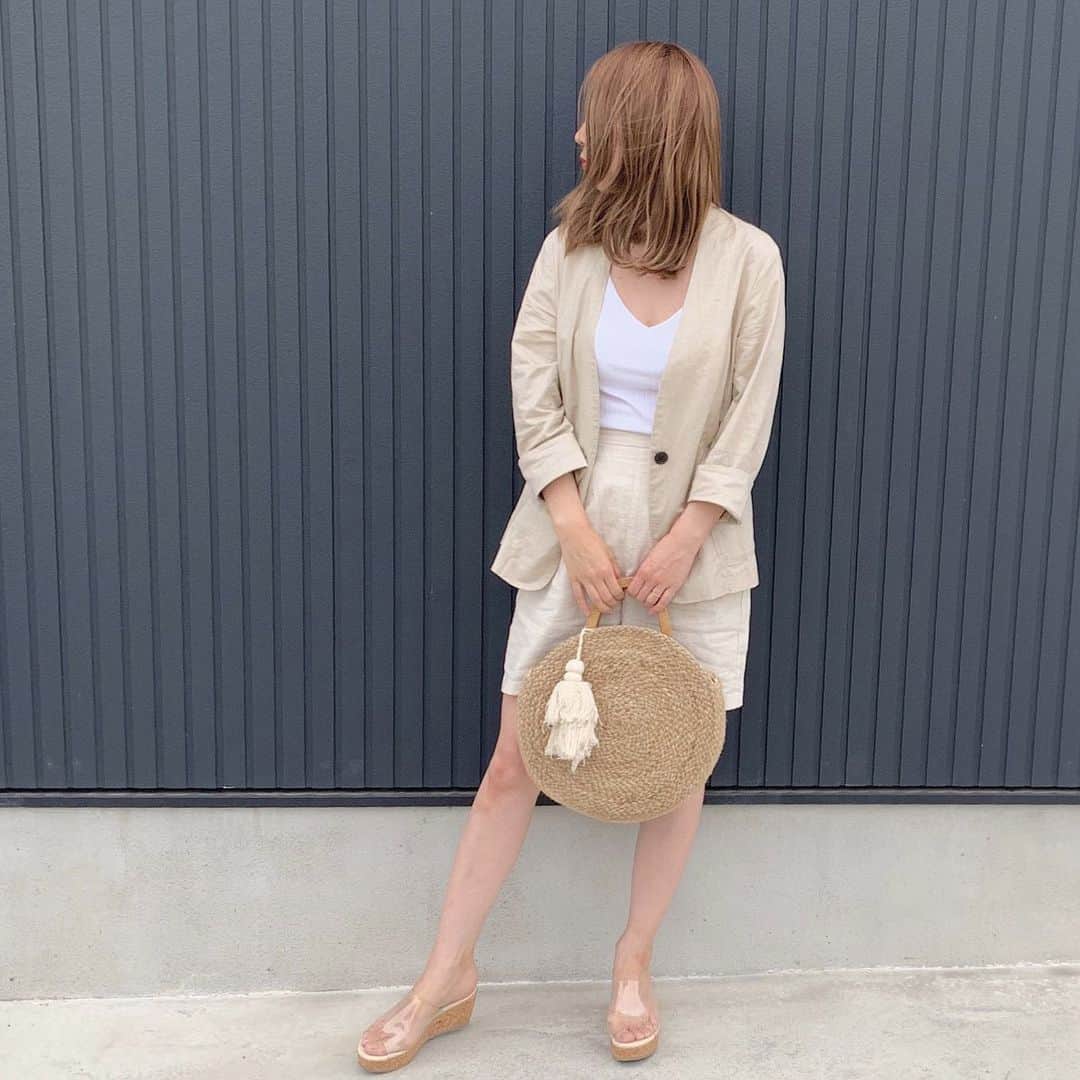ryuu79hinaのインスタグラム：「先日のコーデ🐻  上下GUでセットアップ風☝︎ ︎︎︎︎☑︎リネンブレンドノーカラージャケット ︎︎︎︎☑︎リネンブレンドハーフパンツ ・ ・ ・ 中はUNIQLOのワイドリブブラタンクトップだよ ・ ・ ・ ------------------------------------ 👕👖・@gu_global #gu_for_all 👚・@uniqlo 👜・#ZARA 👡・#DONOBAN」