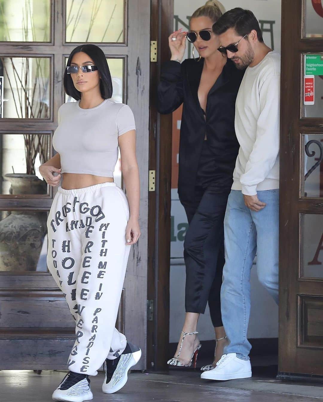 Just Jaredさんのインスタグラム写真 - (Just JaredInstagram)「@kimkardashian and @khloekardashian were spotted shopping with Scott Disick and a camera crew this afternoon. See lots more photos on JustJared.com. #KimKardashian #KhloeKardashian #ScottDisick #KUWTK Photos: Backgrid」5月29日 8時16分 - justjared