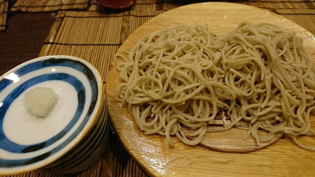 丹野みどりさんのインスタグラム写真 - (丹野みどりInstagram)「昨夜のお食事会  お蕎麦屋さんで、  最後のお蕎麦の前に  とても美味しいお料理  そして最後は  二八そばと十割そばの両方。  美味しいお料理とお酒  そしてなにより  またまた素晴らしい出会いに  心から感謝の夜でした  #そば#蕎麦#日本料理#和食#日本酒#二八そば#十割そば#絶品#グルメ#dinner#出会いに感謝」5月29日 8時35分 - midorimarron