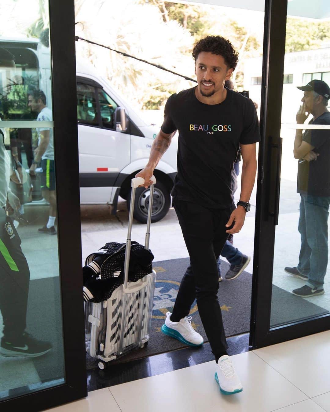 マルコス・アオアス・コレアのインスタグラム：「Começando os trabalhos aqui com a nossa Seleção para mais uma Copa América! 🤙🏽🇧🇷 #CopaAmerica #SeleçãoBrasileira」