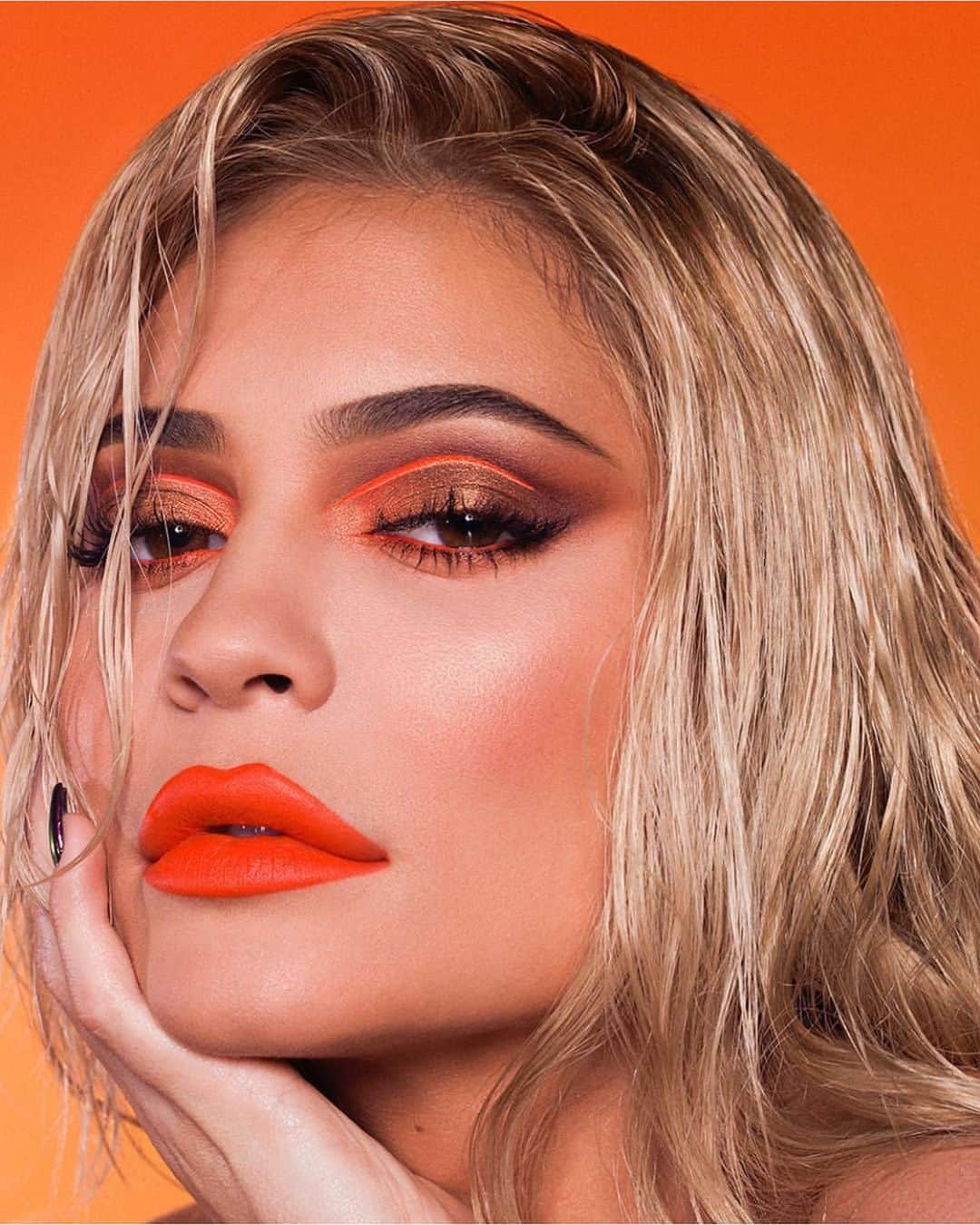 Kylie Cosmeticsさんのインスタグラム写真 - (Kylie CosmeticsInstagram)「Tangerine Matte Lipstick available now 🔥🧡」5月29日 8時49分 - kyliecosmetics