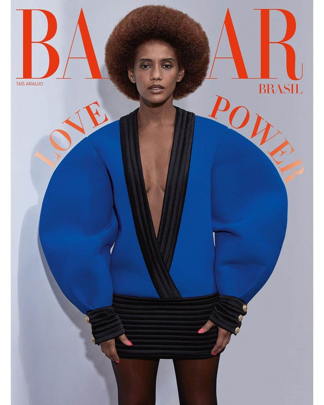 Tais Araújoさんのインスタグラム写真 - (Tais AraújoInstagram)「Senhoras e senhores, com vocês, a capa da @bazaarbr de junho com esta que vos fala em um ensaio baphonico! 💁🏾‍♀ Essa é só a primeira das QUATRO capas lindas clicadas pelo @bobwolfenson com beleza da @brazilrenata e styling da @ritalazzarotti. 🤩Logo mais mostro todas elas pra vocês. Ah! Um spoiler: @olazaroramos está em uma das capas comigo 😍 Obrigada @patriciacarta e toda equipe incrível da Bazaar que tornou tudo ainda mais bonito 💕 . . . Fotos: @bobwolfenson Edição de moda: @ritalazzarotti Beleza:  @brazilrenata Texto: @_lucianafranca_  Look: @balmain  Cabelo e coloração: @w.eliodorio  @belezaextraordinaria  #lorealhair #castingcremegloss Assessoria: @trigopress」5月29日 9時09分 - taisdeverdade