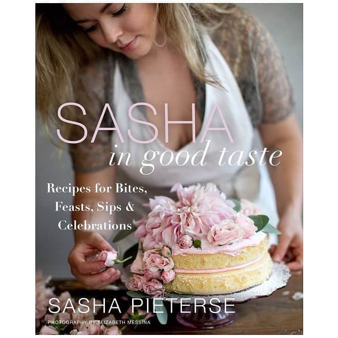 サーシャ・ピーターズのインスタグラム：「PEOPLE. MY COOK BOOK COMES OUT ON #OCT8 AND IS AVAILABLE FOR PREORDER!! Can you tell I’m excited?! I am absolutely ecstatic to share this new adventure with all of you! You can preorder #sashaingoodtaste at the link in my bio 👩🏼‍🍳 Photography by @elizabethmessina 🎞」