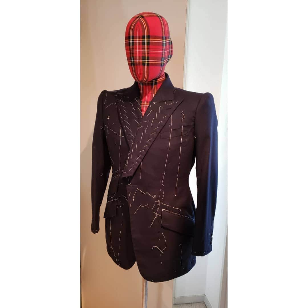 信國太志のインスタグラム：「ちょっと実験的な襟 bit experimental collar #bespoke #suits  #bespoketailor #tailor  #mensfashion #tailoredclothing」