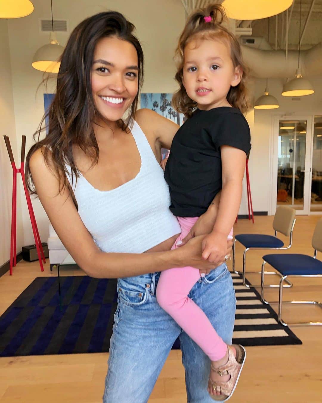 scottlippsさんのインスタグラム写真 - (scottlippsInstagram)「These two beauties @nichussey and Alaia stopped by the @lippsla new @wework spot! To brighten our day. Happy #tuesday and see you tomorrow at the #lippservice @sonos event 😊😊」5月29日 9時17分 - scottlipps