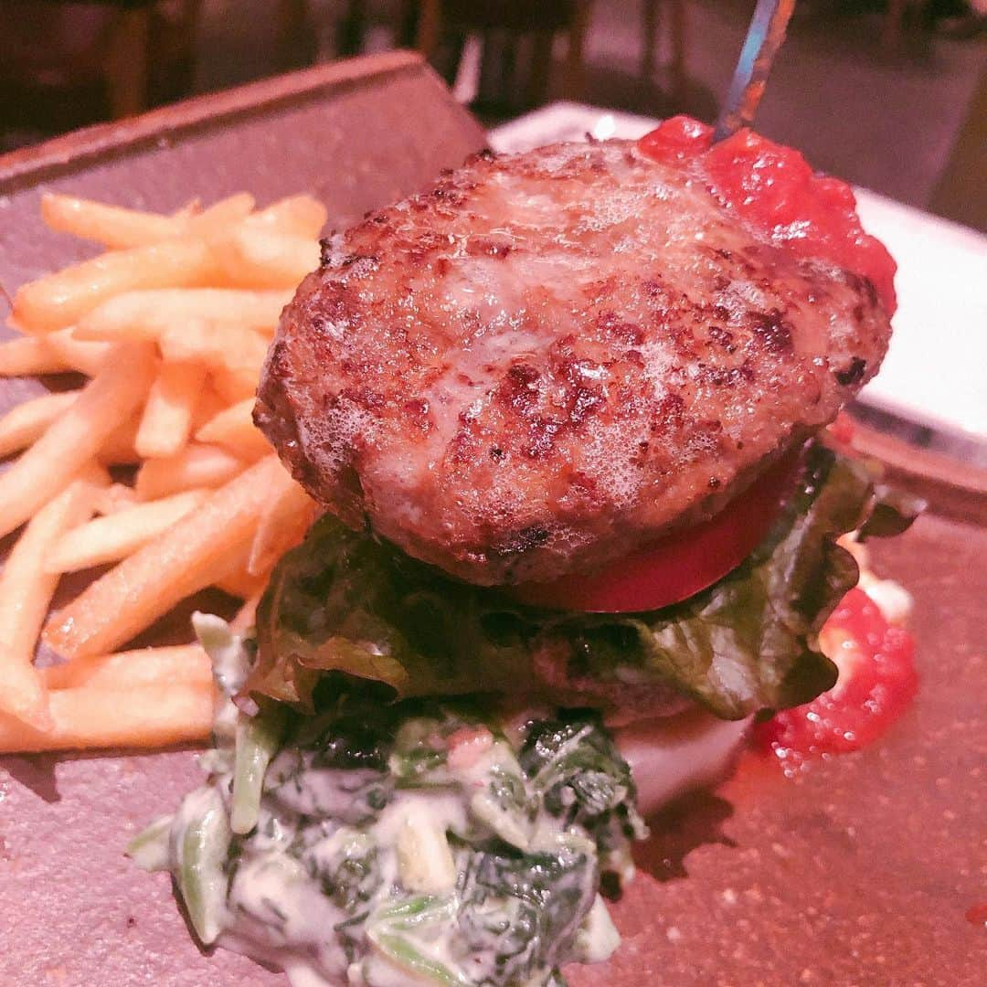 梅本晋也さんのインスタグラム写真 - (梅本晋也Instagram)「すっごい美味しいハンバーガー食べたい。  #ハンバーガー  #ハンバーグ #にくすたぐらむ #てっぱん #うまい #ジューシー #肉 #お肉 #お肉好き #お肉料理  #酒 #飲み放題 #4000円 #安定の #二日酔い #反省 #うめぐらむ #梅ログ」5月29日 9時39分 - umegram31