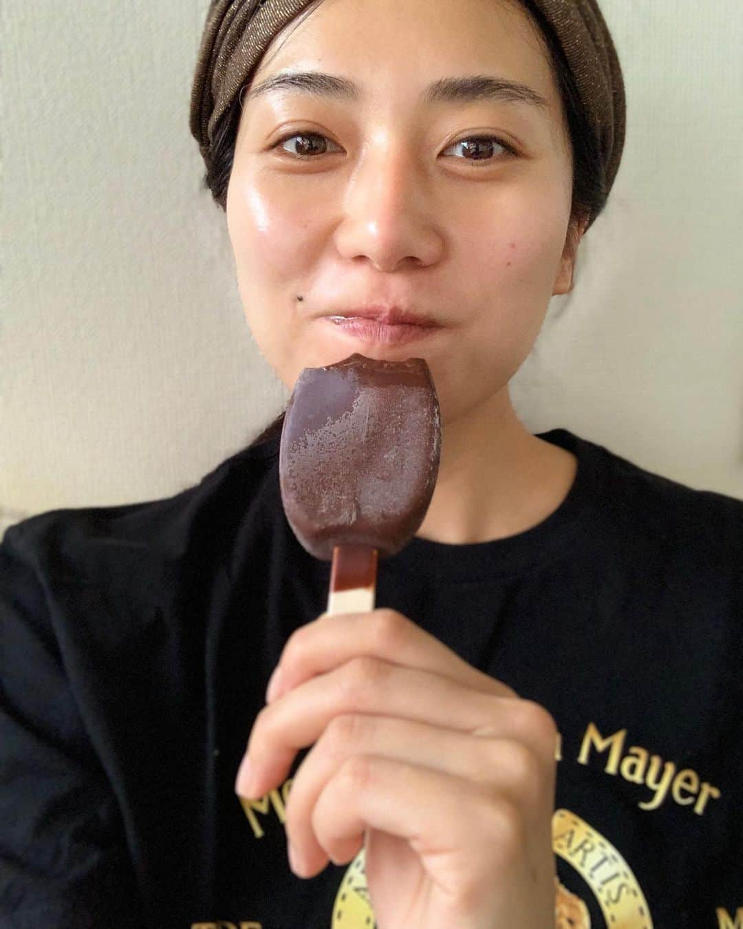 井上貴美さんのインスタグラム写真 - (井上貴美Instagram)「. 朝アイス🍦 . . 不良の朝ごはんだぜっ . . たまには、いーよね😊 . #朝ご飯 #アイス #お昼はバランスよく食べます」5月29日 9時47分 - takami__213