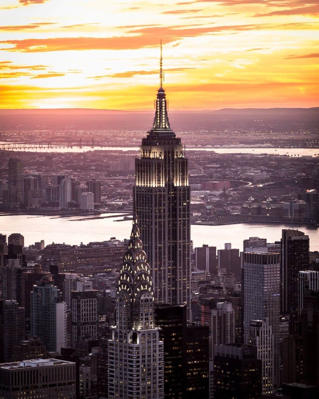 nyonairさんのインスタグラム写真 - (nyonairInstagram)「Some nights we just need to take in the beauty of NYC 💙 GET 50% OFF ALL FLIGHTS! 💙 ⭐️ |  Code: MDW50 | ⭐️ 🚁 Purchase with the ultimate flexibility. Our Buy Now Schedule Later is valid for more than a year. 🚁  Book now: www.NYONAir.com」5月29日 10時10分 - nyonair