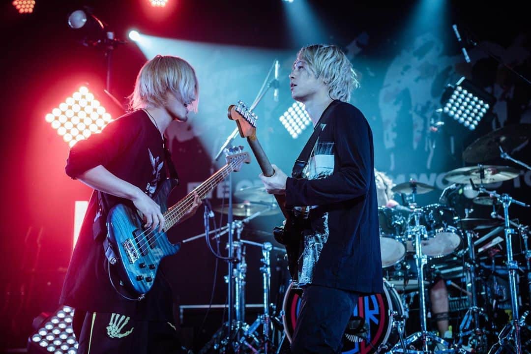 Ryota さんのインスタグラム写真 - (Ryota Instagram)「Thank you everyone for coming to our shows! I've had fun on this tour!  See you next time! 😎🤘 Photo by @jamiecarterfilms 📸」5月29日 10時11分 - ryota_0809