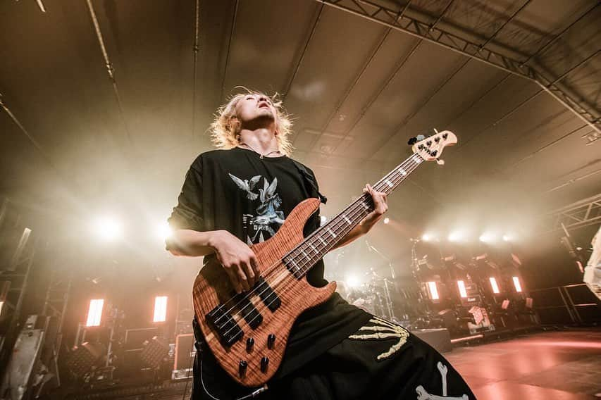 Ryota さんのインスタグラム写真 - (Ryota Instagram)「Thank you everyone for coming to our shows! I've had fun on this tour!  See you next time! 😎🤘 Photo by @jamiecarterfilms 📸」5月29日 10時11分 - ryota_0809