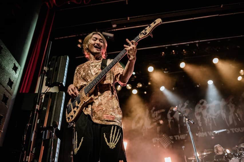 Ryota さんのインスタグラム写真 - (Ryota Instagram)「Thank you everyone for coming to our shows! I've had fun on this tour!  See you next time! 😎🤘 Photo by @jamiecarterfilms 📸」5月29日 10時11分 - ryota_0809