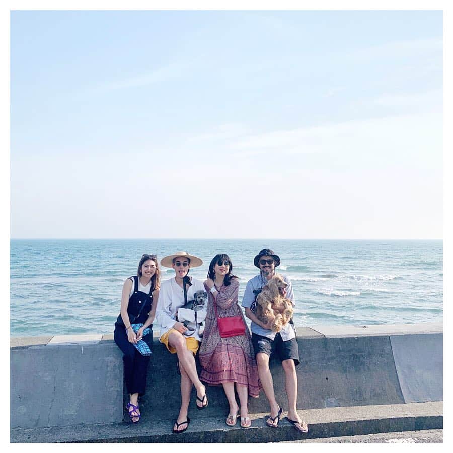 岩崎拓馬さんのインスタグラム写真 - (岩崎拓馬Instagram)「May 27 . 誕生日の次の日は 朝早く起きて（完全に寝坊） 海へ連れてってもらったよ  笑いまくったなぁ ３人ともありがとう、らぶ❤️ . . . #もはや夏 #今年は何回いけるかな #love #sea #happytime」5月29日 10時17分 - happy_takuma