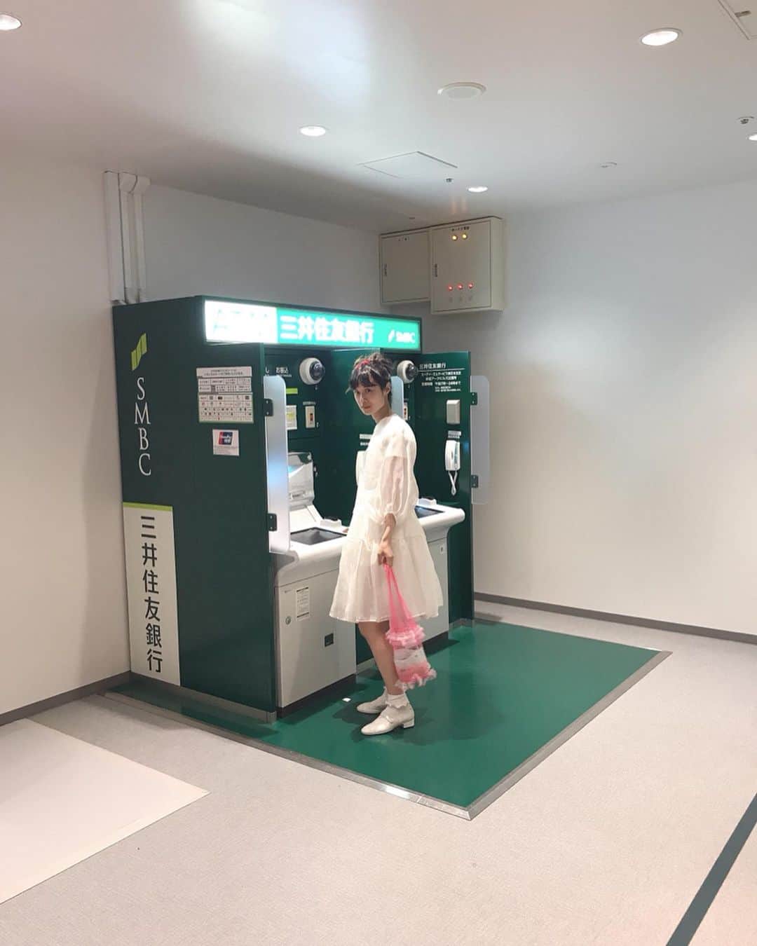 のインスタグラム：「Last weekend🥚 ボリュームのあるドレスはセシリエからいただいたもの。透ける素材が可愛い。 Love the dress! Thank you so much @ceciliebahnsen 🍬」