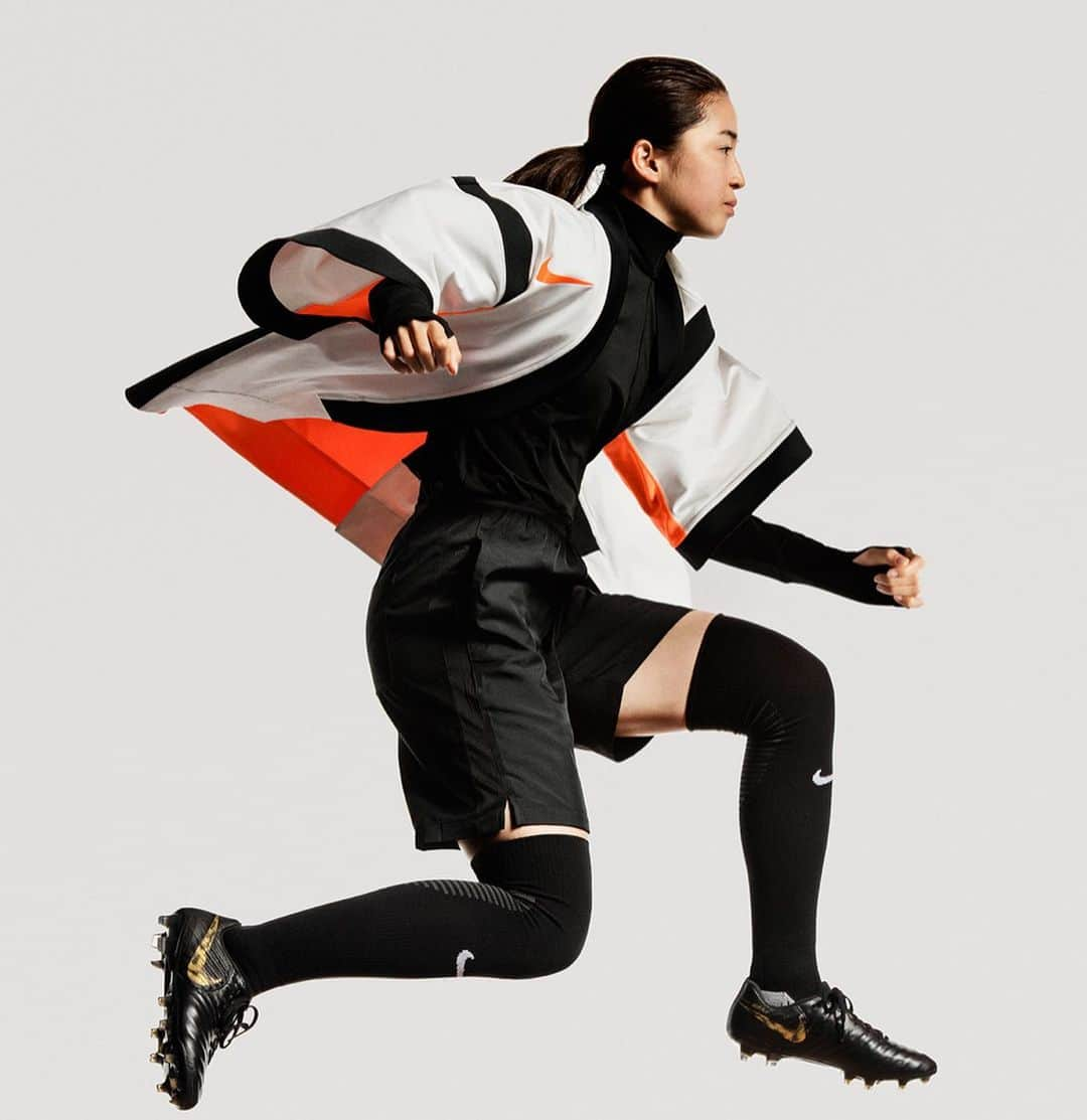 YOONさんのインスタグラム写真 - (YOONInstagram)「@Nike x @AMBUSH_official unisex hybrid football jersey to celebrate 2019 FIFA Women's World Cup next month 🌎🌍🌏⚽️ Modeled by Japanese footballer Shimizu Risa . MAKE EACH GAME YOUR MASTERPIECE .  #nike #nikewomen  #ambush #womensworldcup #fifawwc」5月29日 10時32分 - yoon_ambush