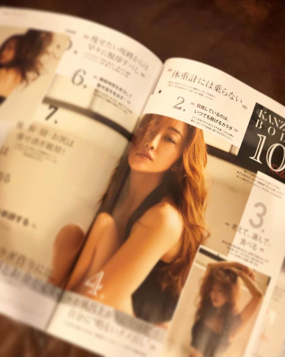神崎恵さんのインスタグラム写真 - (神崎恵Instagram)「ただ今発売中の @androsy_tkj ７月号。 「神崎恵book in book」にて 8ページにわたり、ボディのお話をさせていただきました。 大人のボディのいろいろなこと。 若いときには、想像していなかったボディの変化を痛感しています。 だけど、いつまでも自分を楽しんでいきたい。 なので、辛くならないバランスで、マッサージにトレーニングに食事を取り入れ頑張り中。 昔は、ただ細くいたいと思っていたけれど、今はほどよく丸みや肉感がありつつもしまるところはきゅっとした健康的な体が理想。 この撮影で、改めて意識を立て直し、トレーニングの先生からは、「今の方が断然綺麗な体ですよ‼️」と言ってもらい、また頑張る力をいただきました。 ぜひ、読んでいただけたら嬉しいです。 photo ： TARO OKABE styling : YASUKO ISHIZEKI hair : MAKI AKABANE make : MEGUMI KANZAKI  #androsy #ボディケア」5月29日 10時32分 - megumi_kanzaki