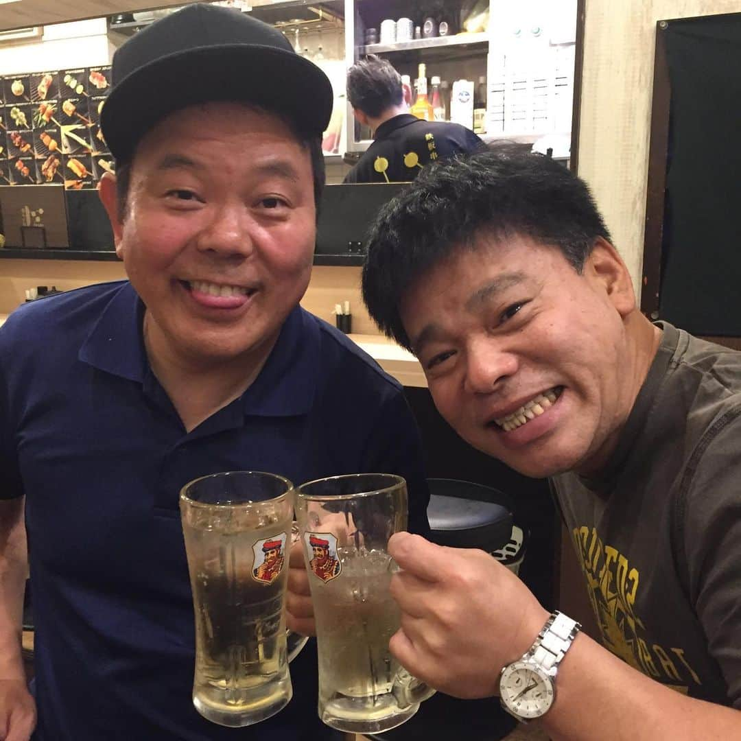 ほんこんさんのインスタグラム写真 - (ほんこんInstagram)「初めてジミー大西先輩と飲みました。 呑んでる飲んでる🎼 #ジミー大西さん  #飲んでる #大阪  #ハイボール #裏なんば #海蔵kaizou  #ほんこんの花屋さんbloom  #ほんこん  #くわ焼き  #先輩」5月29日 21時26分 - hongkong2015_4_9