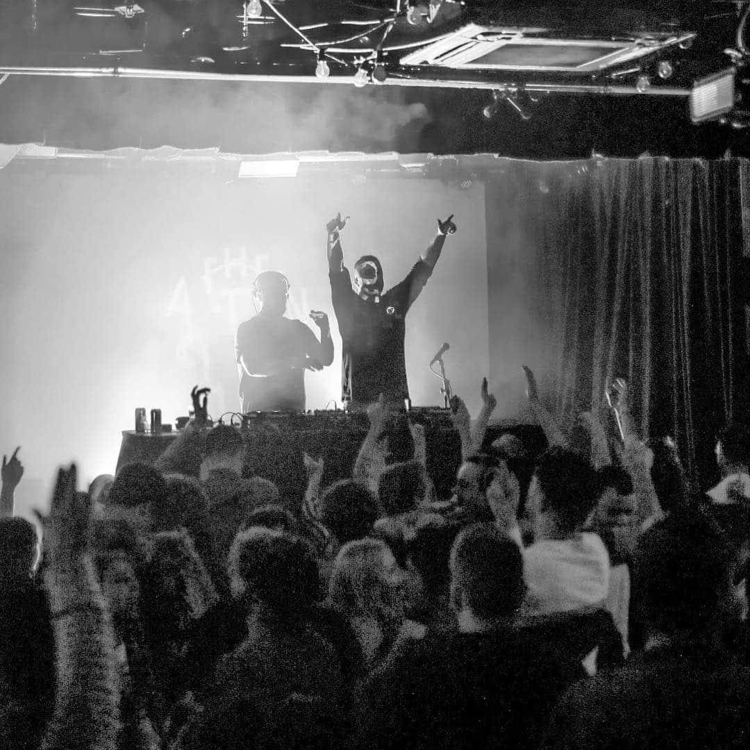ジ・アストン・シャッフルのインスタグラム：「Psyched to be hitting the road for some shows with @themagicianclub again! Fri Jun 14 - Chicago - @prysmnightclub  Sat Jun 15 - Brooklyn - @elsewherespace」