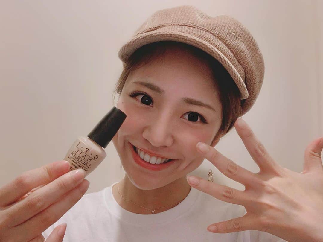 本橋優華のインスタグラム：「ジェルネイルでふにゃふにゃだった爪が半年#OPIenvy を使って元通りになってきました。 マニュキュアのセルフメンテが苦手だったのですがOPIのヌーディカラーは面倒くさがりの私にもできます。 おすすめ！ #nail#nudie#opi#opinailenvy#cosmetic#beauty#nailstagram#nailpolish」