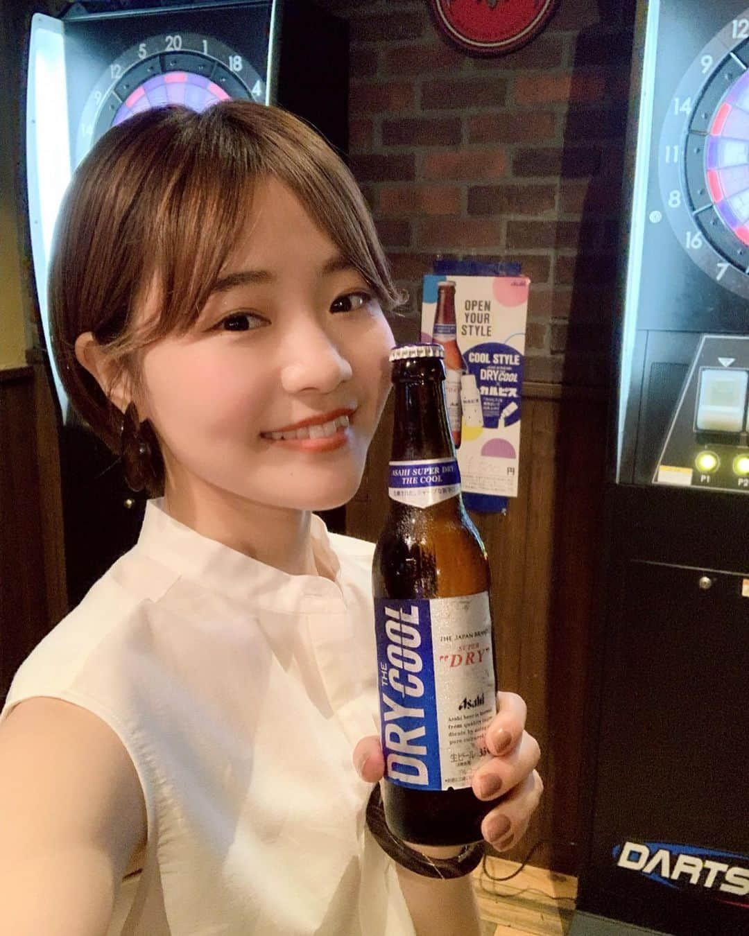 穴井千尋さんのインスタグラム写真 - (穴井千尋Instagram)「. アサヒビール様の新商品「DRY THE COOL」をBRITISH PUB MORRIS CRAFTY BEARさんで頂いてきました🍻✨ . DRY THE COOLは苦味・渋みを抑えてて後味スッキリでとっても飲みやすかった✨ . でね、さらにDRY THE COOLにカルピスを入れて飲む[クールスタイル]も飲んだよ😳 (動画載せてるからswipeしてみてね👉) . これがまためっちゃ美味しいの😭 スッキリ、爽やかなんだけどカルピスの甘さもあってすっごく飲みやすい！ ビアカクテルは苦手な方にもオススメ💡💕 . 私はカルピスのプレーンを入れたんだけど他にも、レモン・白桃・巨峰があるよ💗🌈 . BRITISH PUB MORRIS CRAFTY BEARではプレーンだけ楽しめるよ☺️🍻 . 味の変化も楽しめて最高だよね！！ . 美味しいハムとドライザクールで 幸せ時間でした🙏✨ . ビールが飲みたくなる今からの季節🏄‍♀️ DRY THE COOLは全国のbarで楽しめるからみんなも飲んでみてね💗 . #PR #drythecool #calpis #coolstyle #beerstagram #beercocktail #beer #アサヒビール #新商品 #ドライザクール #カルピス #クールスタイル #ビアカクテル #47都道府県 #福岡県 #福岡県代表 #お酒 #superdry #スーパードライ #ビアスタグラム #ビール部 #ビール女子 #ビール好きな人と繋がりたい #ビアカクテル」5月29日 20時00分 - chihiro_anai_official