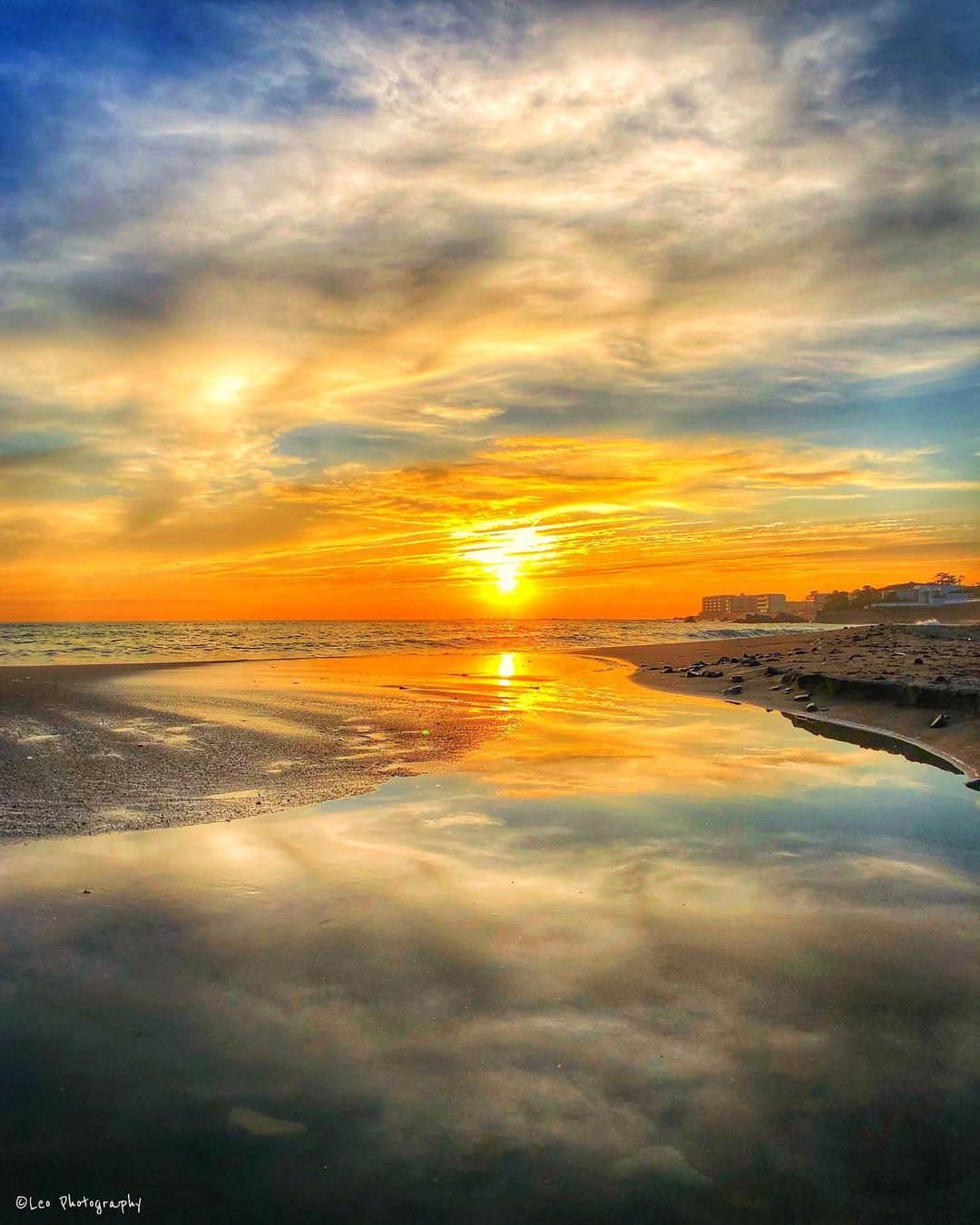 leo7000のインスタグラム：「カコソラから1枚🌅🌄 皆さん、今日もお疲れ様でした~♪ 🍺🍺✨」