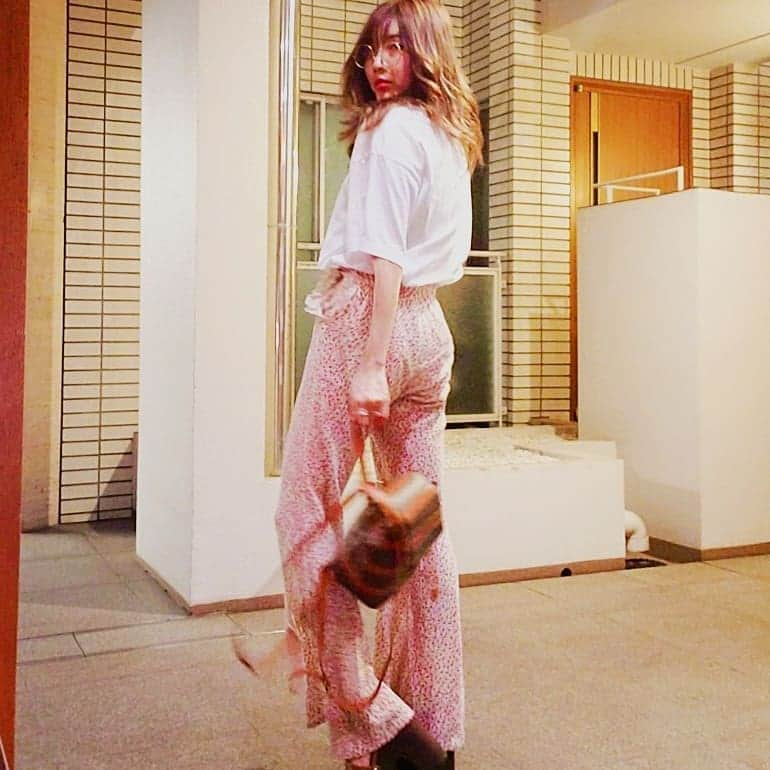 Pileさんのインスタグラム写真 - (PileInstagram)「Tops @acnestudios  Pants @fiction_tokyo_official  Shoes @emoda_official  Bag @celine  トップスはacne studiosのTシャツ素材のハイネック。 バッグはcelineのヴィンテージ！ とってもお気に入り🌻 #ootd #fashion #coordinate #day #acnestudios #fictiontokyo #celine #vintage #emoda」5月29日 20時14分 - pi_channnn52