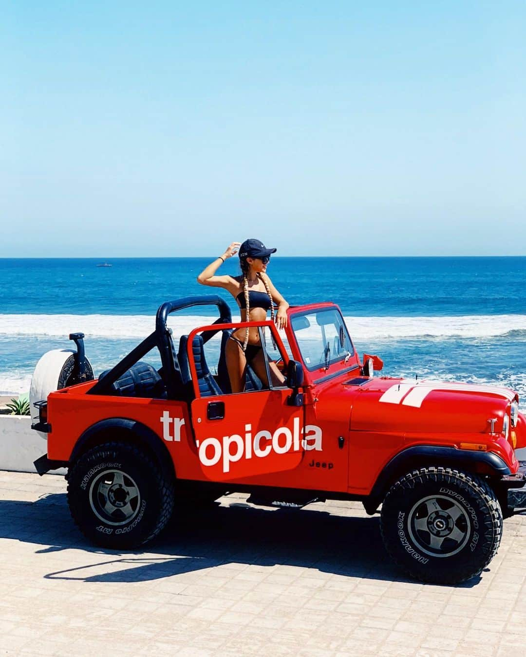 MARISさんのインスタグラム写真 - (MARISInstagram)「🚘❤️#tropicana #tropical #bali #paradise #jeep #bikinis I’m driving a car almost every day since I’m back 🚘」5月29日 20時24分 - marristea