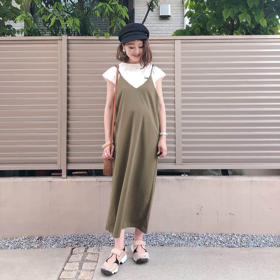 Kikuno Sayumiさんのインスタグラム写真 - (Kikuno SayumiInstagram)「〻khaki onepiece〻 ・ ・ ・ @gorgeshop_official のキャミワンピ𓂃 ・ 細めのストラップだから大人っぽく着こなせるよ♡ ・ カラバリ豊富で5色展開なのも嬉しい◎ ・ これは¥2000ちょっとだったかな？プチプラでオシャレなお洋服が多いからこのショップはよくチェックする💡 ・ ピアスは @latteart_k のもの。 ・ シェルの♡のパーツとビーズの組み合わせが可愛い✧* ・ 色味が大人っぽいから甘すぎなくて良い☺︎ ・ ペーパーキャスケットは @override_official のオンラインストア限定のもの。 ・ この形めっちゃ良くて被りやすい！持ってないブラックをゲットしたよ♕ ・ ・ ・ tops▶ @right_on_pr onepiece▶︎ @gorgeshop_official shoes▶ @nike cap▶ @override_official piece▶ @latteart_k ・ ・ ・ #ファッション#コーデ#fashion#ママ#ママコーデ#ponte_fashion #プチプラコーデ#大人カジュアル#ヘアアレンジ#オン眉#大人可愛い#ジユジョ#override #オーバーライド#キャスケット#帽子#帽子屋#OR#web限定#ゴージ#gorge#ジユパト#ユニジョ#byphotome#ootd#夏コーデ#エアリフト#マタニティコーデ#妊娠8ヶ月」5月29日 20時17分 - sayumikikuno