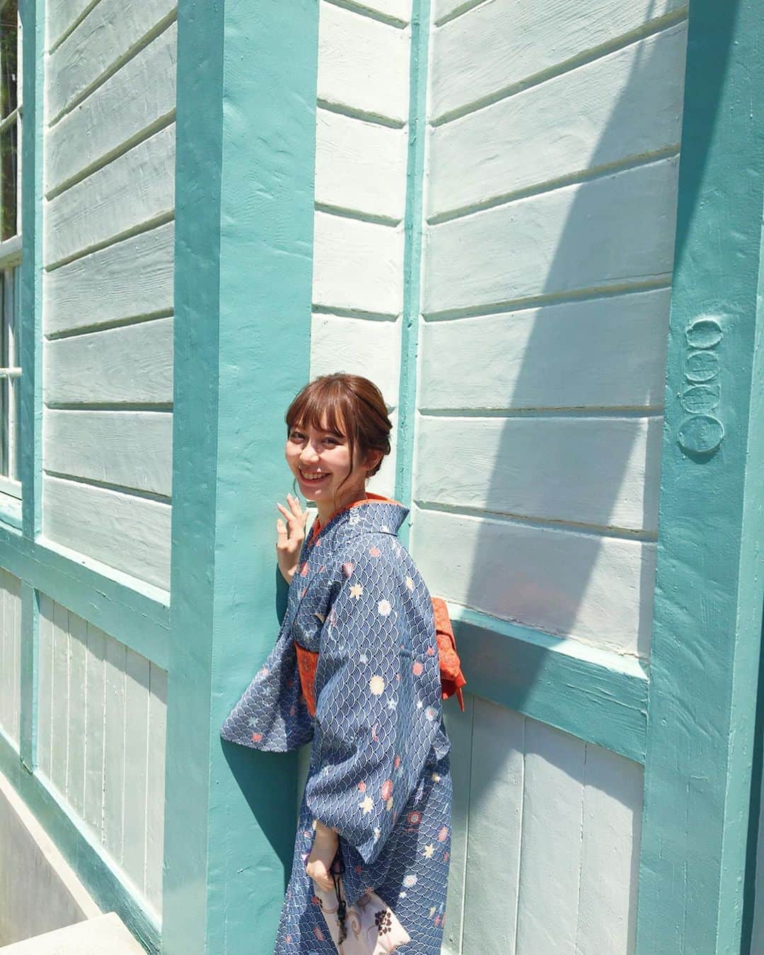 木村ミサのインスタグラム：「🍃📗💚﻿ ﻿ ミントグリーンな外観かわいすぎん？？﻿ ﻿ ﻿ ﻿ お着物は幾つかある中から﻿ 紺とオレンジのパキッとしたのが﻿ ツボすぎて即決👘﻿ ﻿ 帯の結び目も粋な感じでお気に入りだよ🐰﻿ ﻿ ﻿ ﻿ ﻿ ﻿ ﻿ ﻿ ﻿ ﻿ ﻿ ＿＿＿＿＿＿＿＿＿＿＿＿＿＿＿＿＿＿＿＿﻿ ﻿﻿ #gunma #japan #gumma #kiryu #midori #trip #travel #女子旅 #群馬 #群馬県 #群馬観光 #群馬旅行 #旅 #motto_mag #桐生 #桐生市 #みどり市 #カフェ #群馬大学 #星野富弘美術館 #ダム ﻿ #kimono #着物 ﻿ ﻿﻿」
